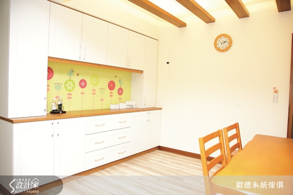 知名藝人柯以柔是兩個小孩的媽，為了三歲兒子與一歲女