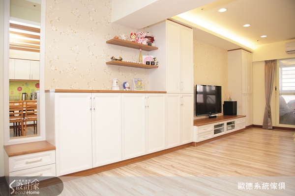 知名藝人柯以柔是兩個小孩的媽，為了三歲兒子與一歲女