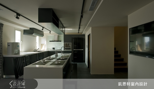 甫進門,映入眼簾的是一幅優美的畫作,但不只如此,畫