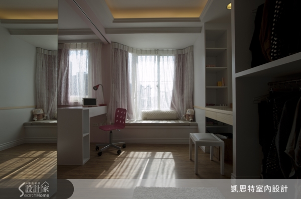 甫進門,映入眼簾的是一幅優美的畫作,但不只如此,畫