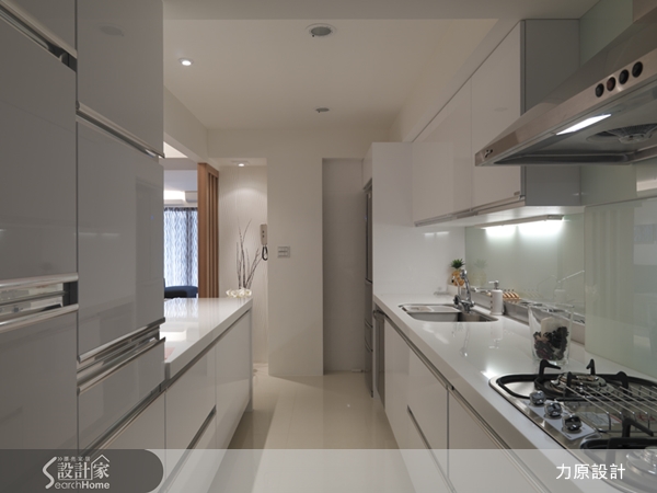 位於台北市北投區,為三房兩廳的 50 坪現代風設計宅,