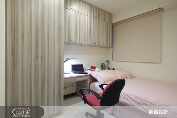 鋼琴上有黑鍵與白鍵。雖然黑白兩色看似壁壘分明，但也