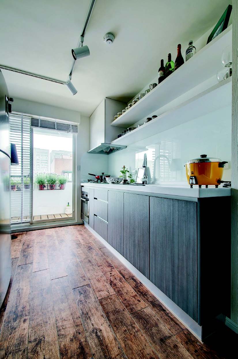 大部分老屋最常見的問題，屋形狹長、僅有前後採光、管