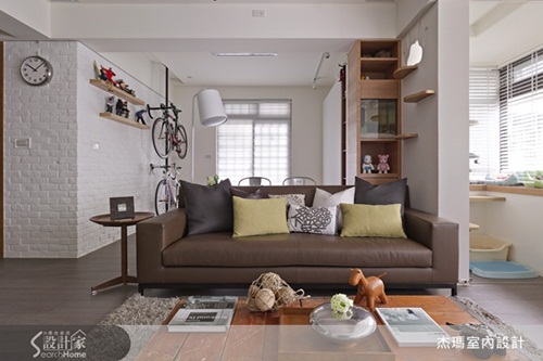 大部分老屋最常見的問題，屋形狹長、僅有前後採光、管