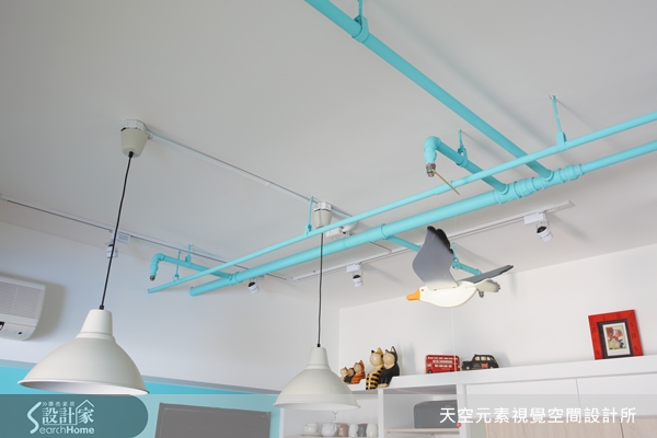 從事補教業的屋主夫妻，穩定的工作下卻有著背包客的熱