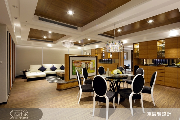 融合古典與時尚，將文藝復興時期的繁瑣華麗，與現代的