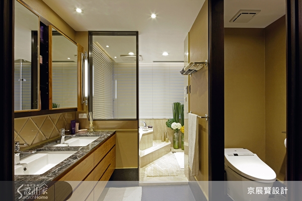 融合古典與時尚，將文藝復興時期的繁瑣華麗，與現代的