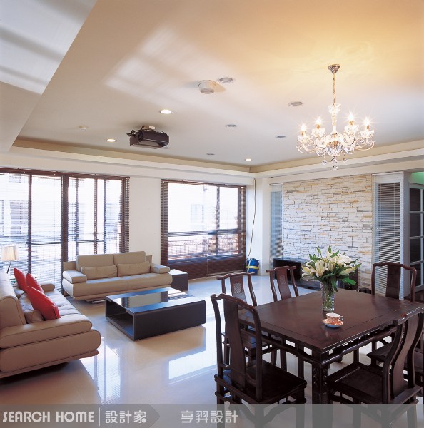 設計師擅長利用開放式的客餐空間設計,有效利用坪數,