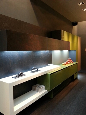 從「灶腳」到廚房，從OEM到ODM而自創品牌，已有四十餘