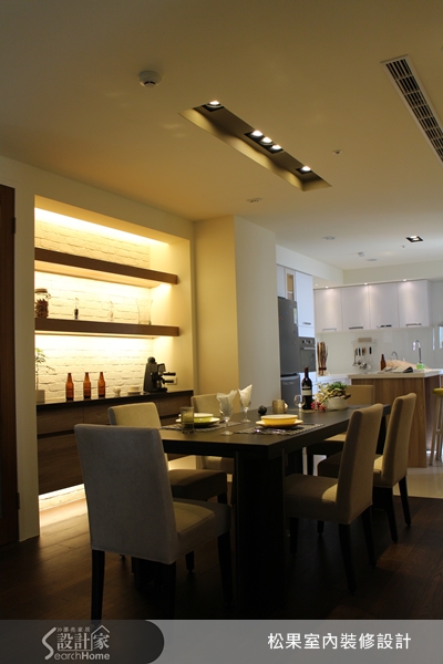 居家空間除了實用的生活起居機能外,也可以透過視覺藝