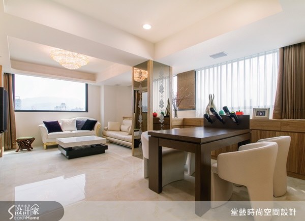 屋主一家六口最常聚在一起的場域是餐廳,且女主人很愛