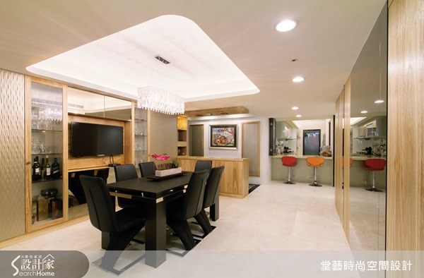 屋主一家六口最常聚在一起的場域是餐廳,且女主人很愛