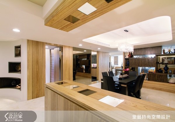 屋主一家六口最常聚在一起的場域是餐廳,且女主人很愛