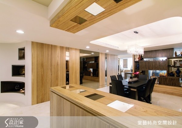 屋主一家六口最常聚在一起的場域是餐廳,且女主人很愛