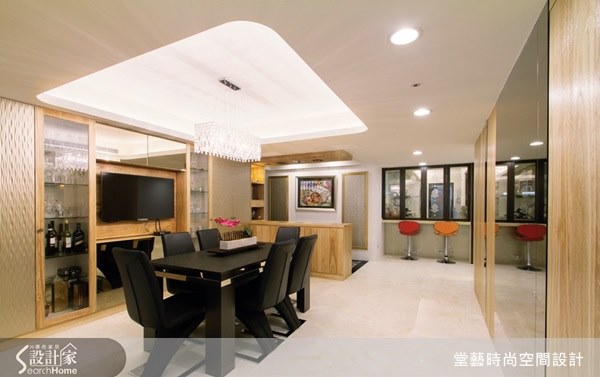 屋主一家六口最常聚在一起的場域是餐廳,且女主人很愛