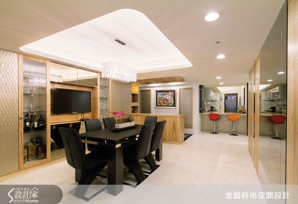 屋主一家六口最常聚在一起的場域是餐廳,且女主人很愛