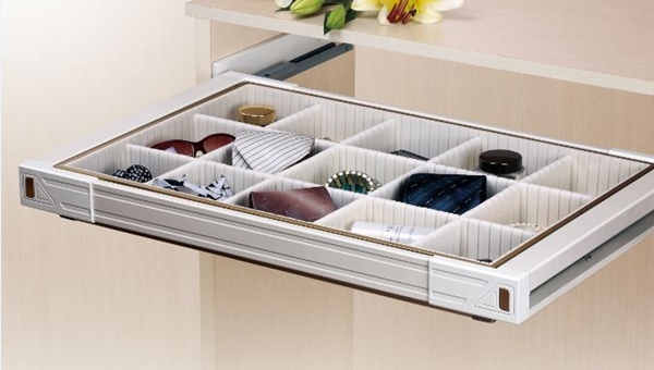 當消費者一昧的追求衣櫃板材是否有無含甲醛的同時，似