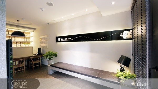 繁忙的午後,悠閒地來杯咖啡,享受片刻寧靜的美好時光