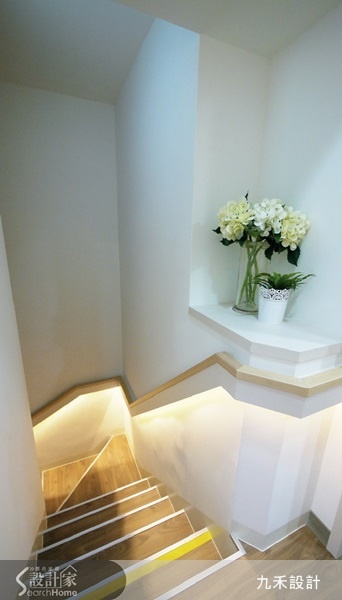 繁忙的午後,悠閒地來杯咖啡,享受片刻寧靜的美好時光