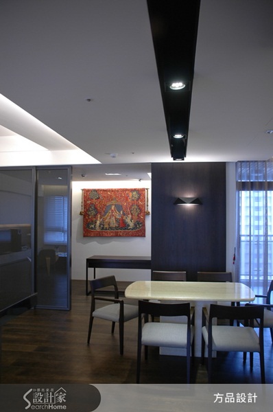 電影裡最常出現的家中場景，就是在餐桌上吃飯的戲了。