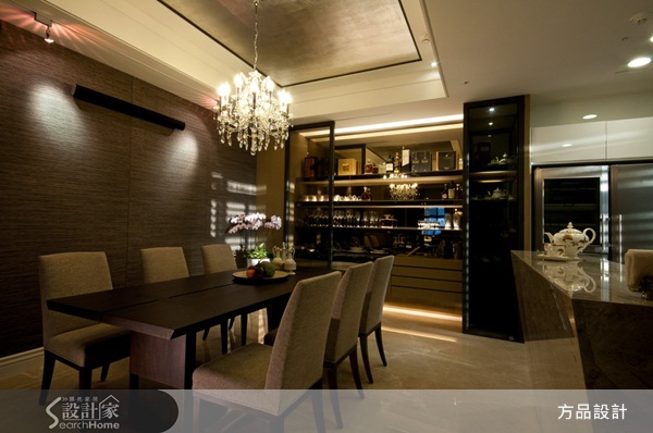 電影裡最常出現的家中場景，就是在餐桌上吃飯的戲了。