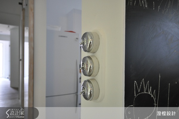 寬敞的空間感，營造出流動的氣息，簡單又兼具設計感的