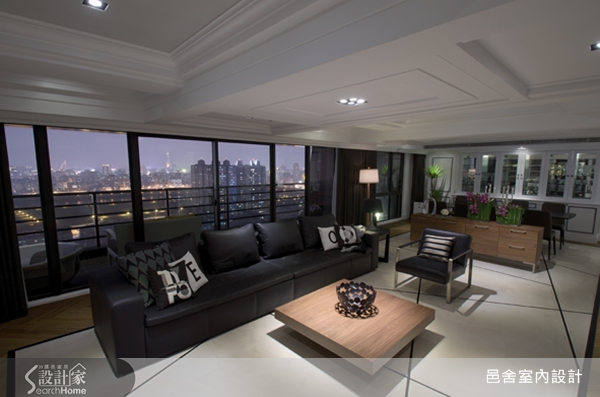 自己專屬的大露台，坐擁毫無視線阻隔的無價夜景，在這