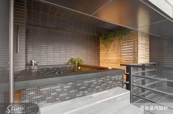 自己專屬的大露台，坐擁毫無視線阻隔的無價夜景，在這