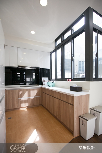 原本是自地自建的商業空間,計畫出租作為辦公室使用,