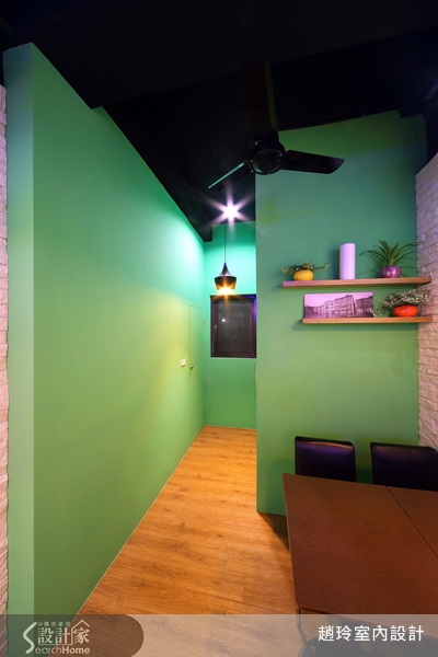 在忙碌的生活中，偶爾抽段閒暇的時光，把自己放在異國