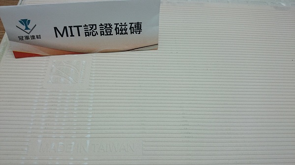 在都市的水泥叢林中,經常潛藏著外牆磚脫落的不定時炸