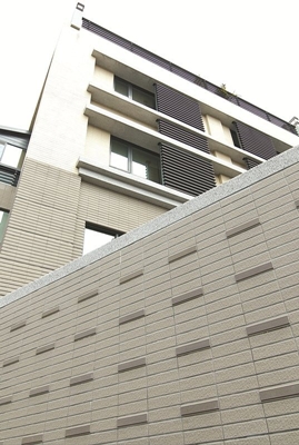 在都市的水泥叢林中,經常潛藏著外牆磚脫落的不定時炸