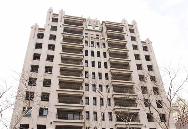 在都市的水泥叢林中，經常潛藏著外牆磚脫落的不定時炸