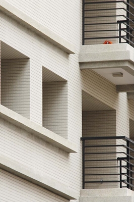 在都市的水泥叢林中,經常潛藏著外牆磚脫落的不定時炸