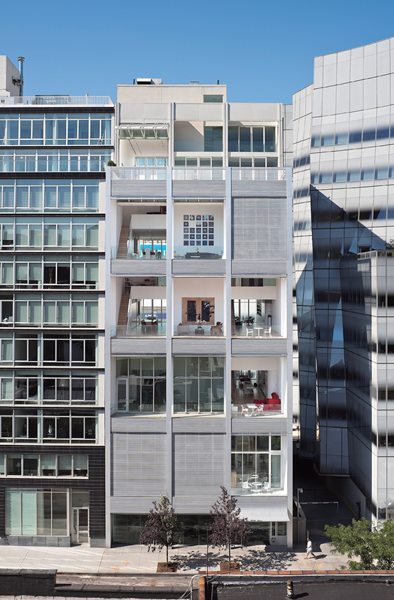 他的得獎，不但讓人看到他為窮人發聲、充滿人道關懷的