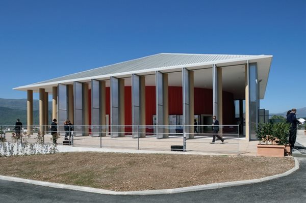 他的得獎，不但讓人看到他為窮人發聲、充滿人道關懷的