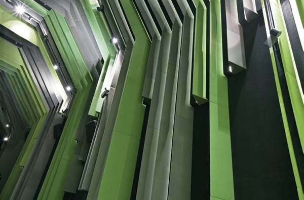 光與影是電影拍攝不可缺少的元素，當然在影城的設計中