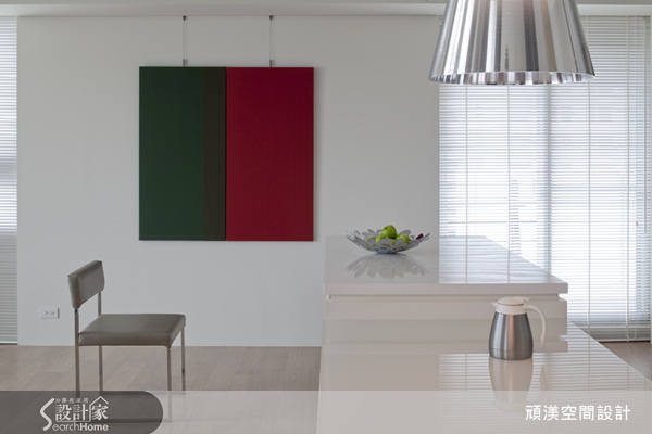 上班下班，觸目所及皆是川流不息的人潮。一閃又一閃的