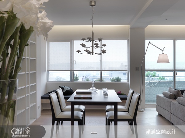 上班下班，觸目所及皆是川流不息的人潮。一閃又一閃的