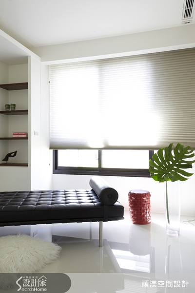 上班下班，觸目所及皆是川流不息的人潮。一閃又一閃的