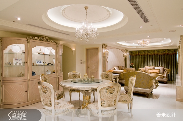 繁複華麗的古典風格,帶有歐洲文藝復興的文化氣息,古