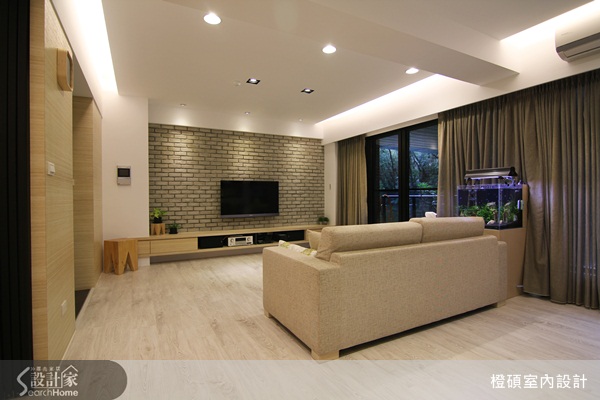 忙碌的現代人因各種電子產品的盛行及工作時間的不同，