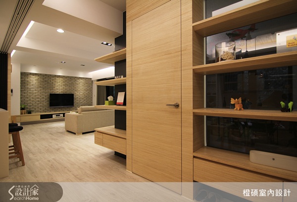 忙碌的現代人因各種電子產品的盛行及工作時間的不同，