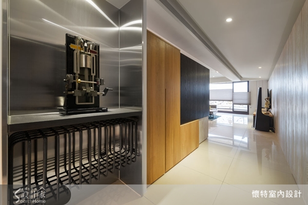 因為對材質的熟稔，以及對空間格局、動線精準的掌握，