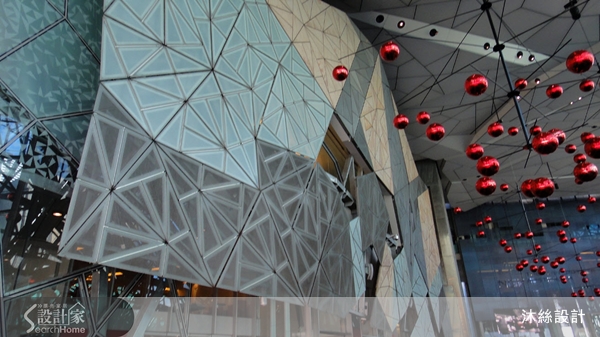 翻開過去旅行的照片，再對照一些個案作品，才發現這其