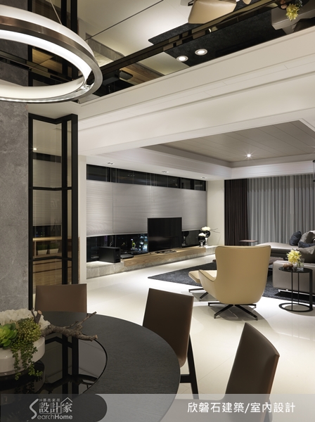 過多的裝潢與壓力一樣，會造成心靈及視覺上的負擔，將