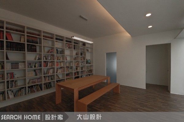 100坪空間的透天別墅。原始建築格局僅能提供屋內前後