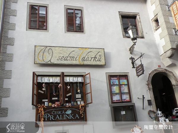 在某篇文章中讀到這樣一句話：「我一點一點地走近這座