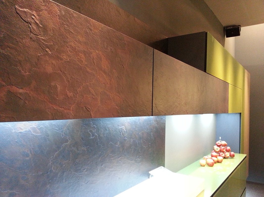 除了延續采鑽獨家專利的鋁框門板搭配可量身訂製的玻璃