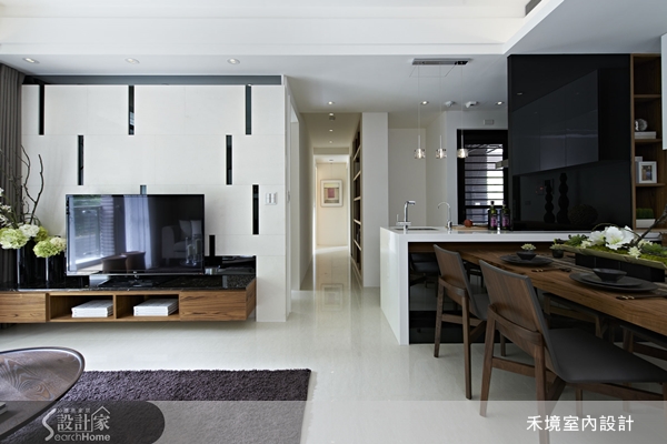 擁有40坪的空間，屋宅是三房兩廳的格局設計，設計師採